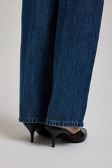 ACQUISTA IL TOTAL LOOK: Blazer nero in cadi, body in pizzo, gonna in tulle e sabot.