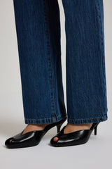 ACQUISTA IL TOTAL LOOK: Blazer nero in cadi, body in pizzo, gonna in tulle e sabot.