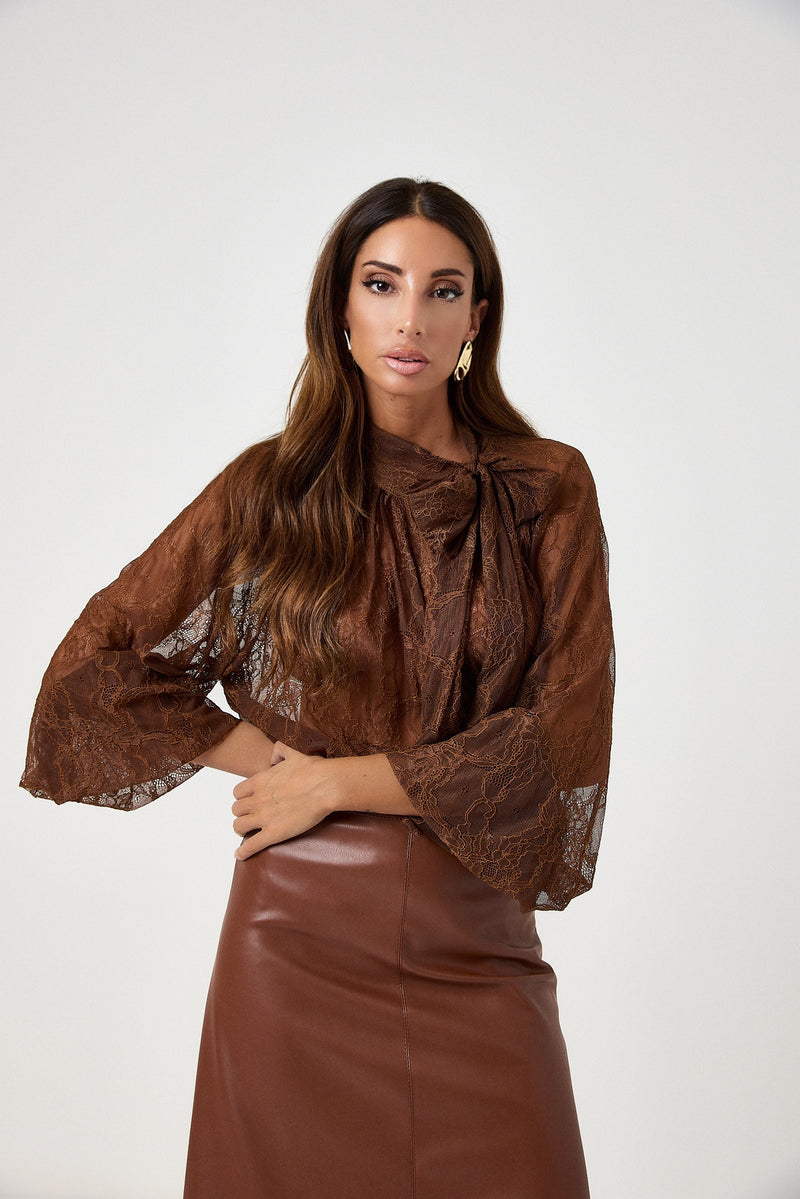Camicia in pizzo coccio con fiocco FEDERICA BI